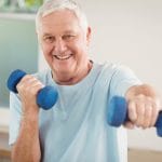 5 exercícios para idosos fazerem em casa na quarentena