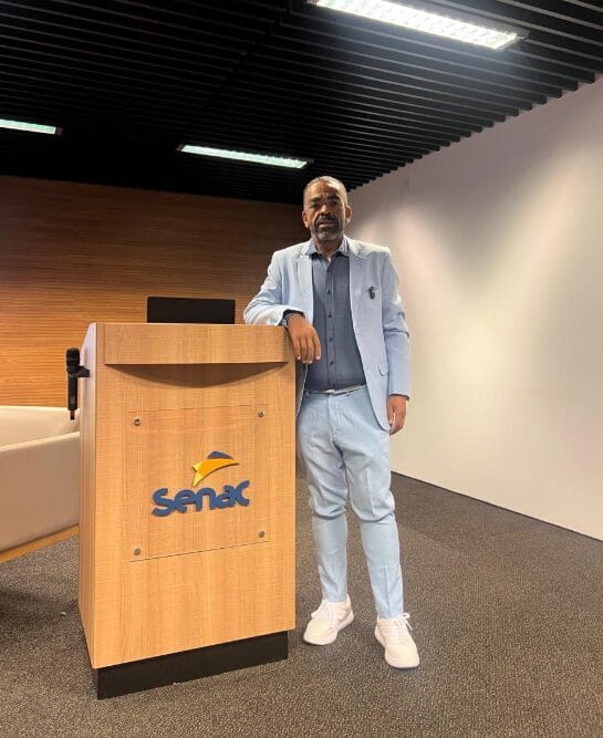 Alexandre durante a palestra no Senac, compartilhando experiências sobre empreendedorismo. | Foto: Corretora Amigão Saúde.