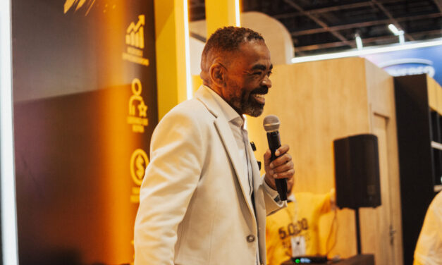 Te vejo lá no topo na bienal: a história de superação de alexandre amigão